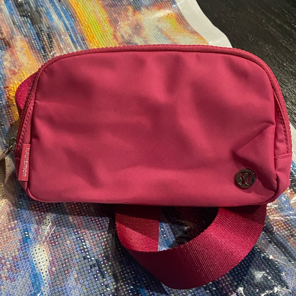 Lululemon Raspberry Coulis 1L Belt Bag NEW